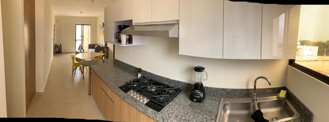 Yellowsub Apartments Канкун Екстериор снимка