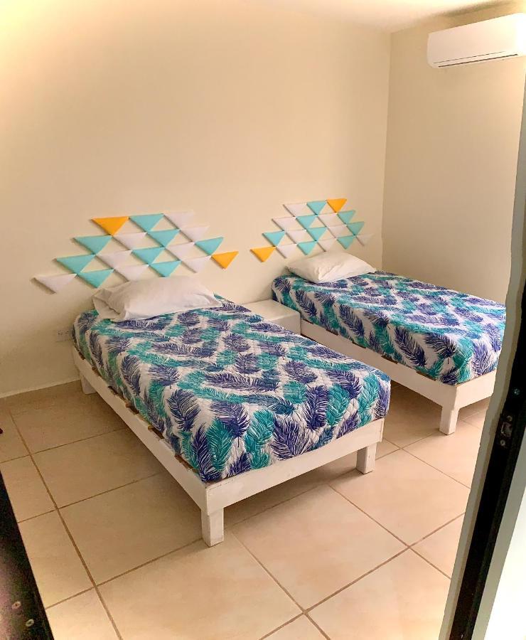 Yellowsub Apartments Канкун Екстериор снимка