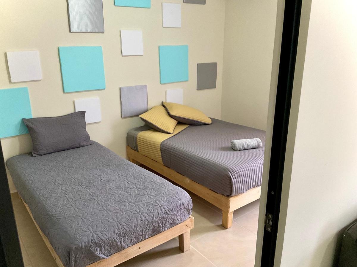 Yellowsub Apartments Канкун Екстериор снимка